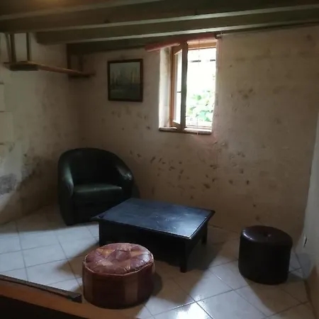 Проживание в семье Au Bout Du Chemin Bouteilles-Saint-Sebastien